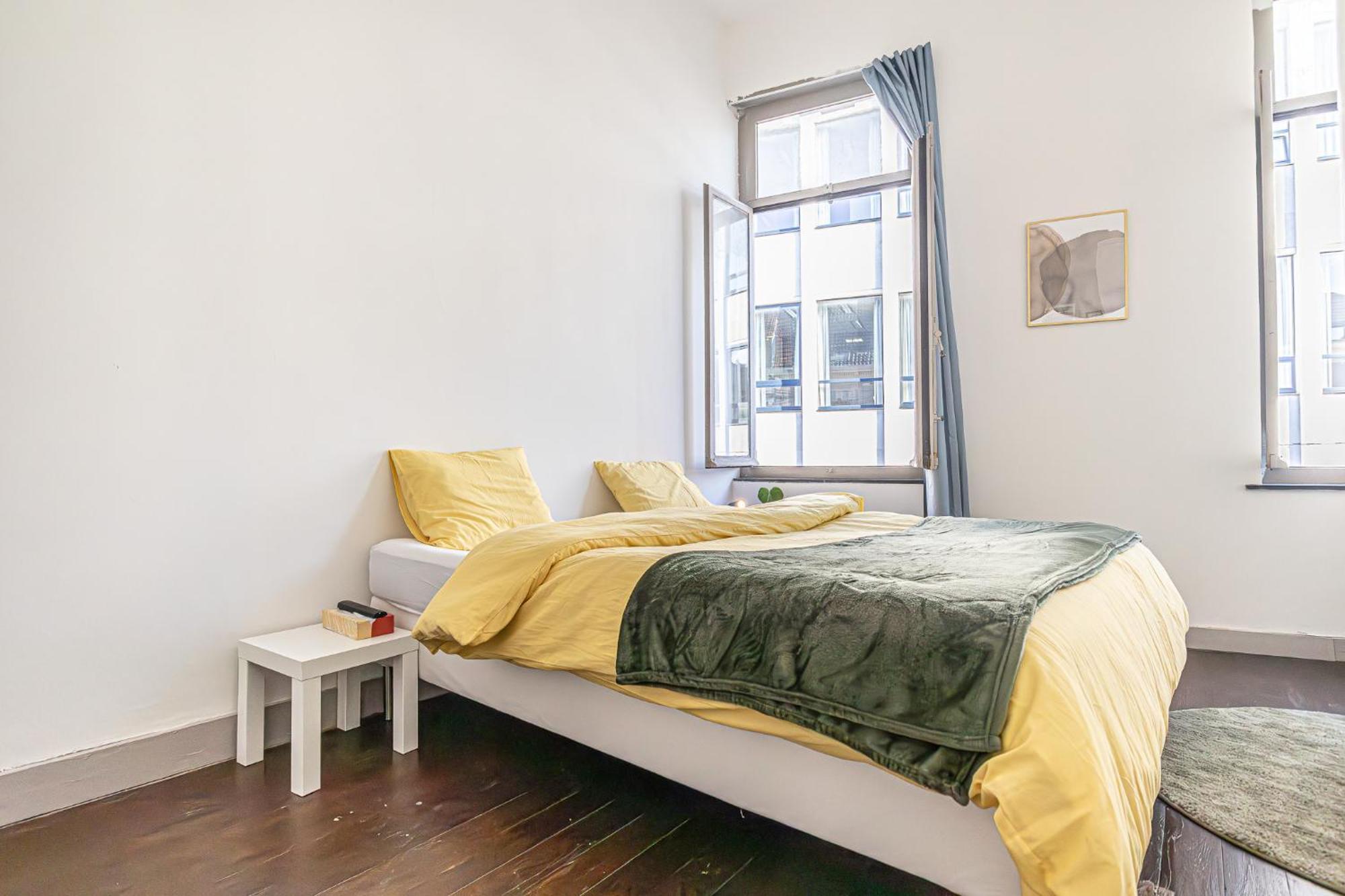 Appartement Lovely With View At Vibrant Ghent, Breezy Balcony