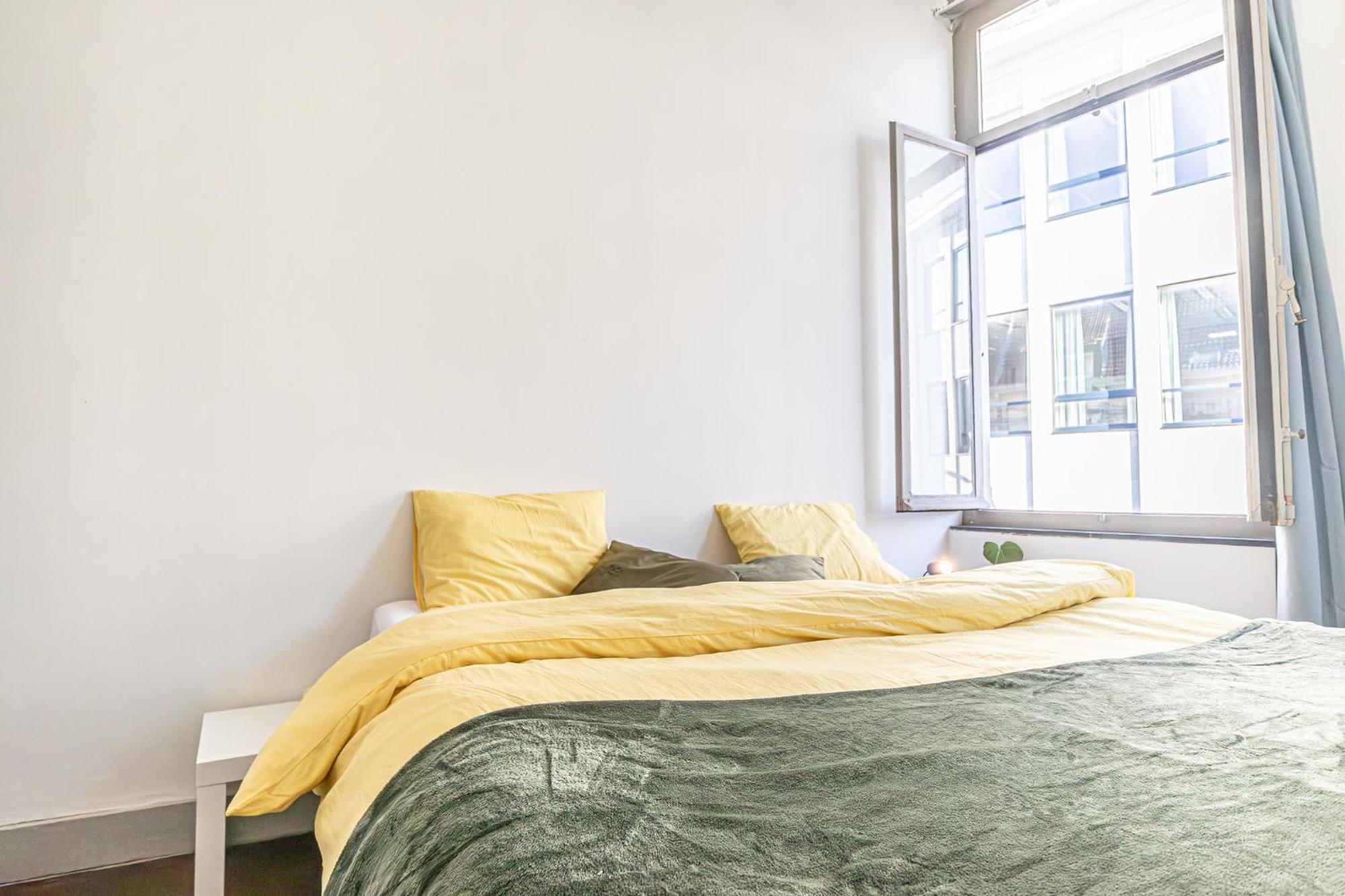 Lovely With View At Vibrant Ghent, Breezy Balcony Appartement *