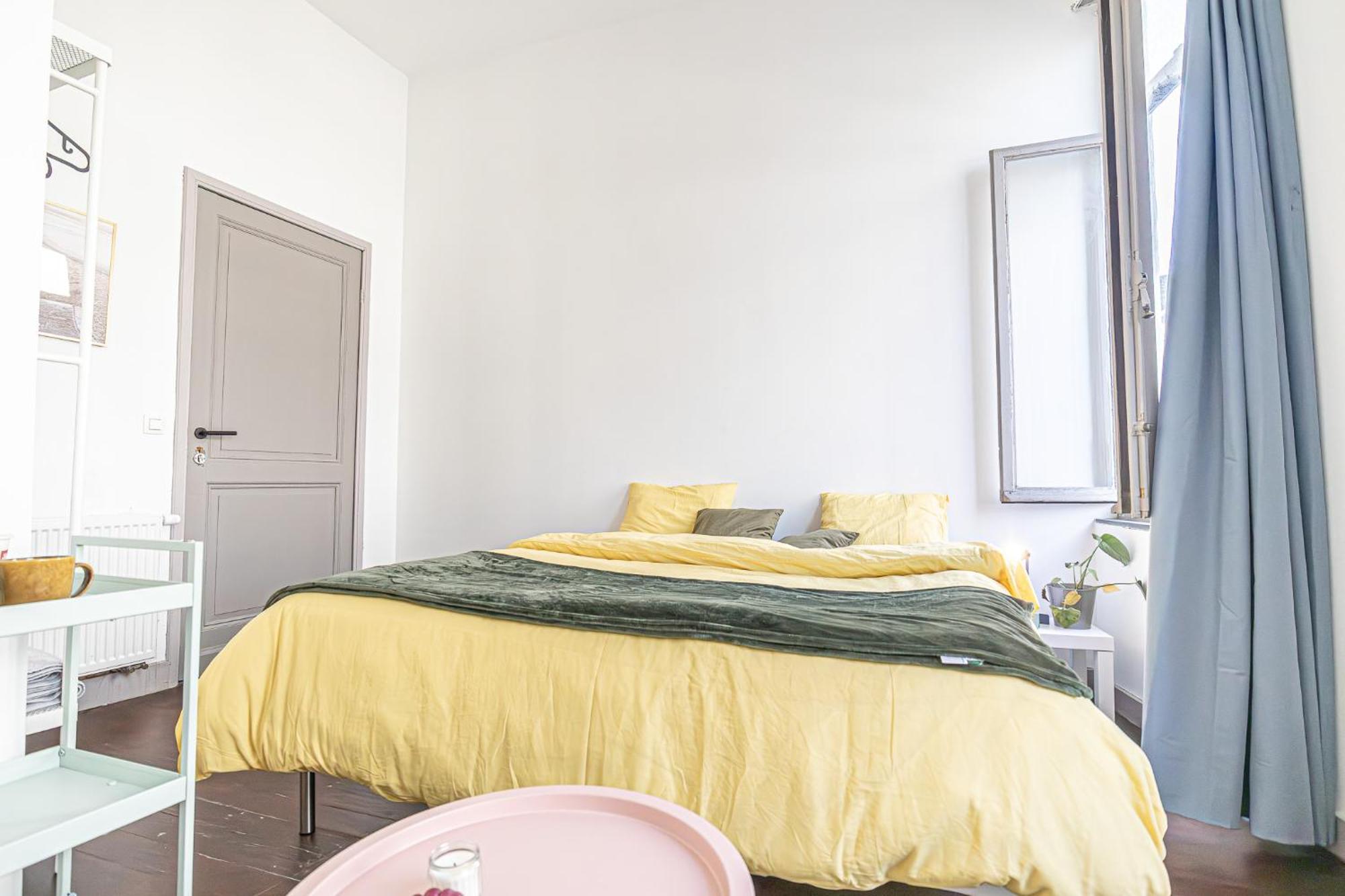 Appartement Lovely With View At Vibrant Ghent, Breezy Balcony