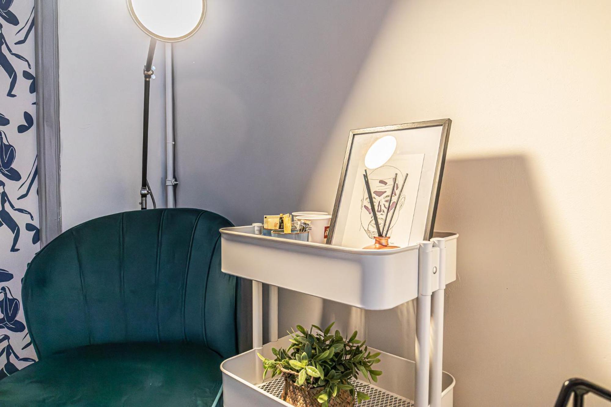 Lovely With View At Vibrant Ghent, Breezy Balcony Appartement *