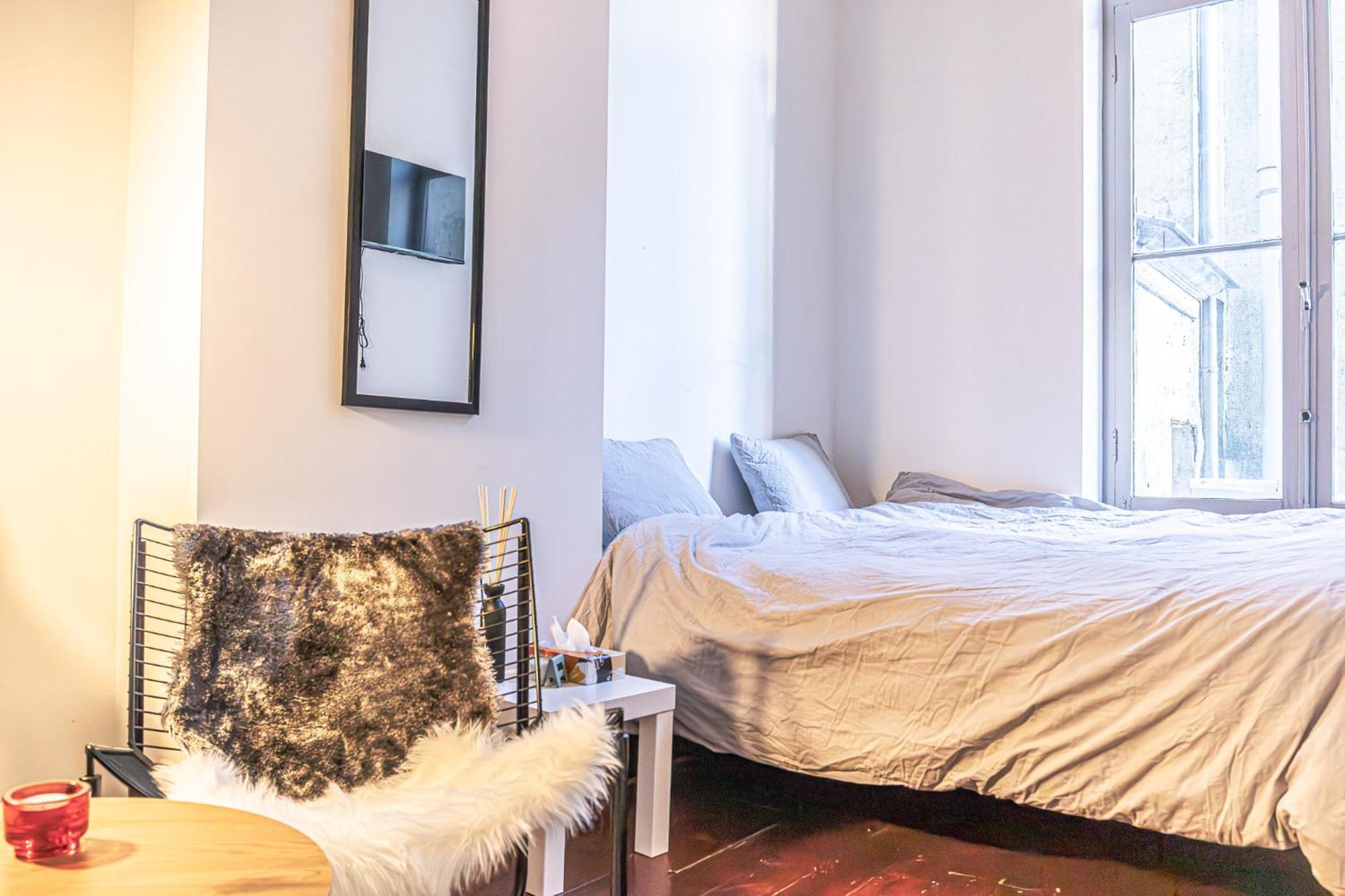 Appartement Lovely With View At Vibrant Ghent, Breezy Balcony