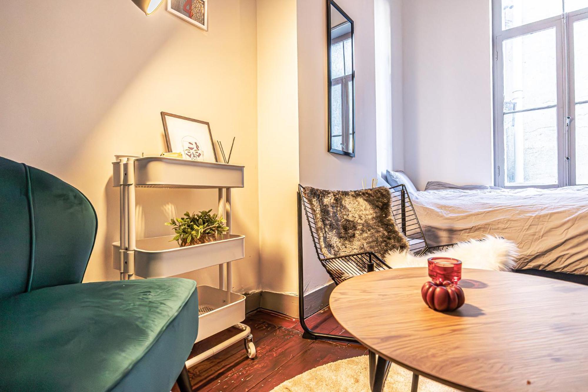 Lovely With View At Vibrant Ghent, Breezy Balcony Appartement *