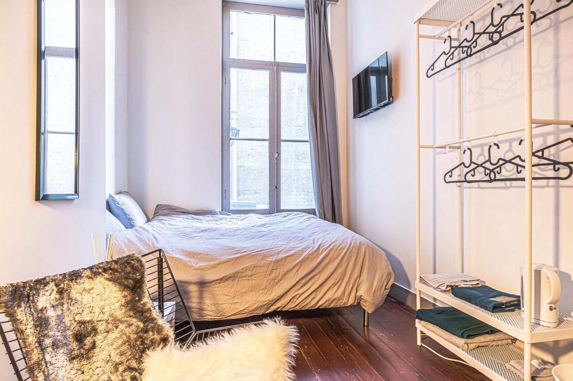 Lovely With View At Vibrant Ghent, Breezy Balcony *