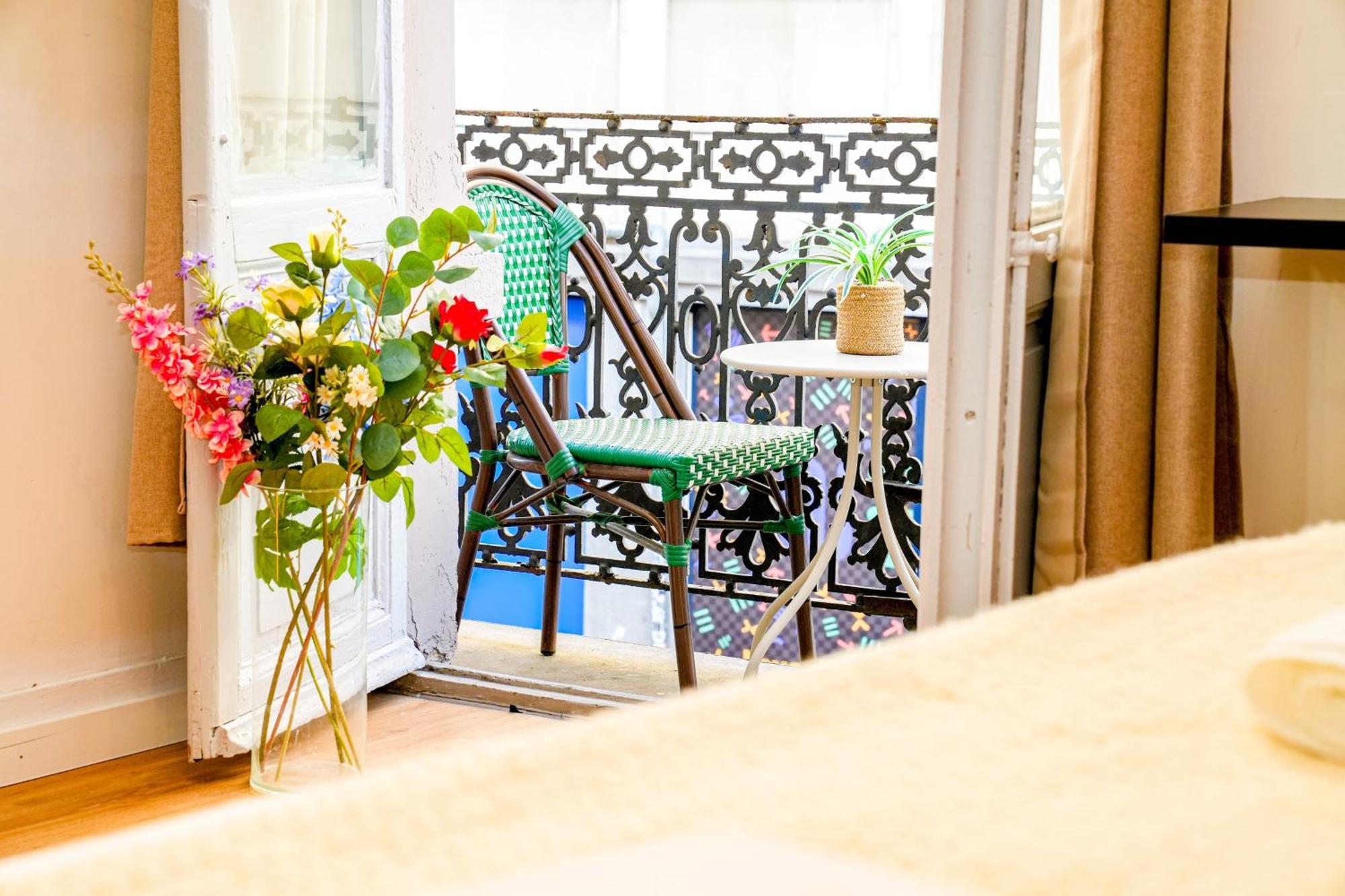 Lovely With View At Vibrant Ghent, Breezy Balcony Appartement *