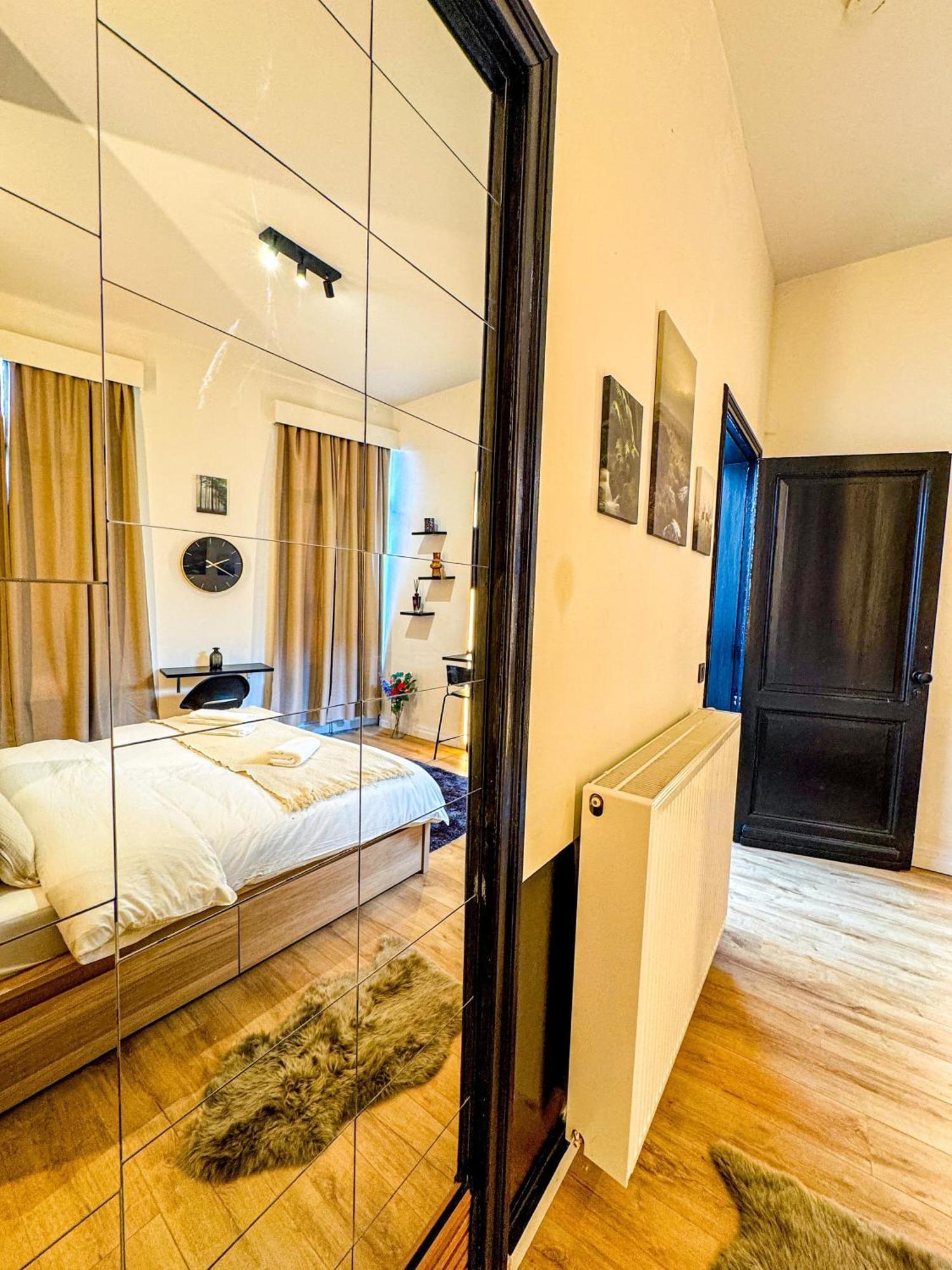 Lovely With View At Vibrant Ghent, Breezy Balcony Appartement Gent